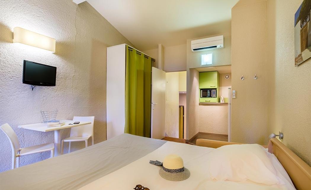 Belambra Clubs La Colle-Sur-Loup - Les Terrasses De Saint-Paul De Vence Hotel Room photo
